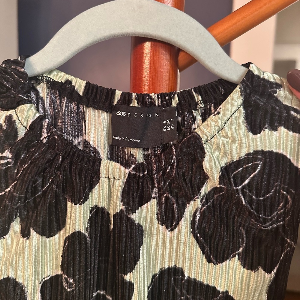 Floral Sleeveless Maxi Dress with Side Cutouts - Black and Green - Picture 5 of 5